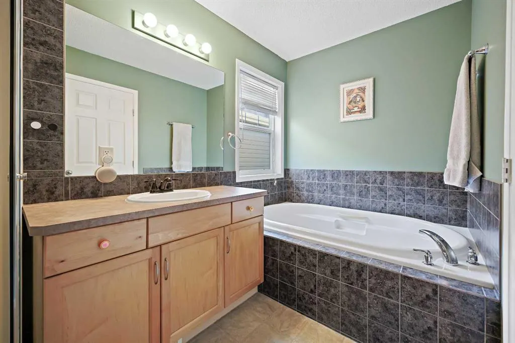 128 Everglen Road SW
