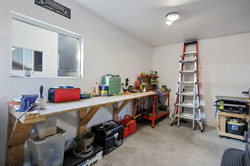 128 Everglen Road SW