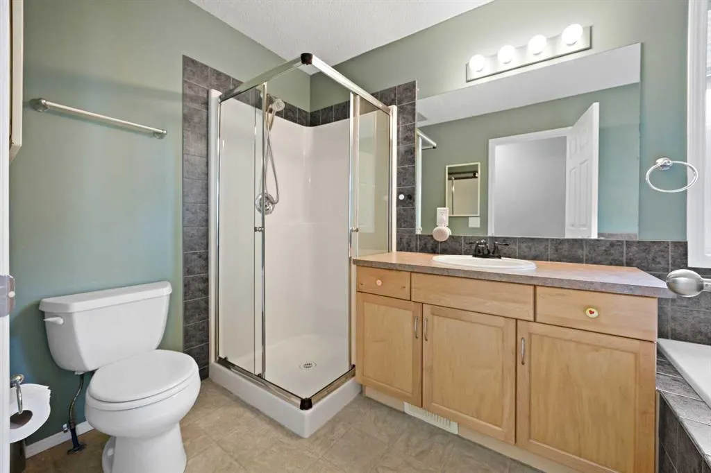 128 Everglen Road SW