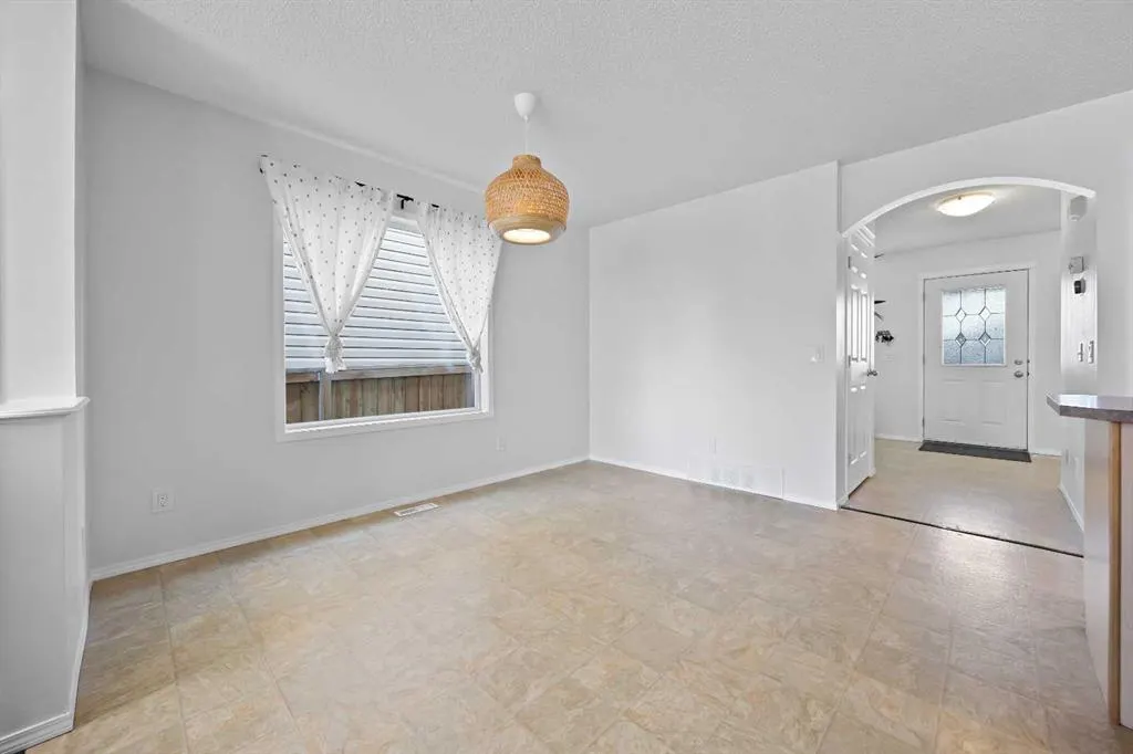 128 Everglen Road SW