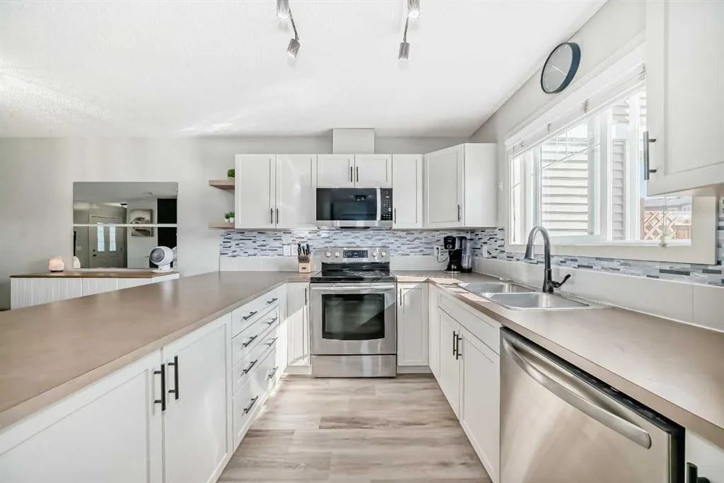28 Sunset Road