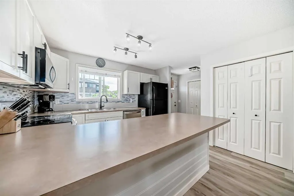28 Sunset Road