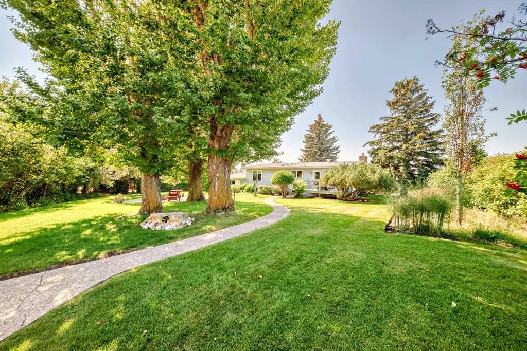 3919 39 Street Close
