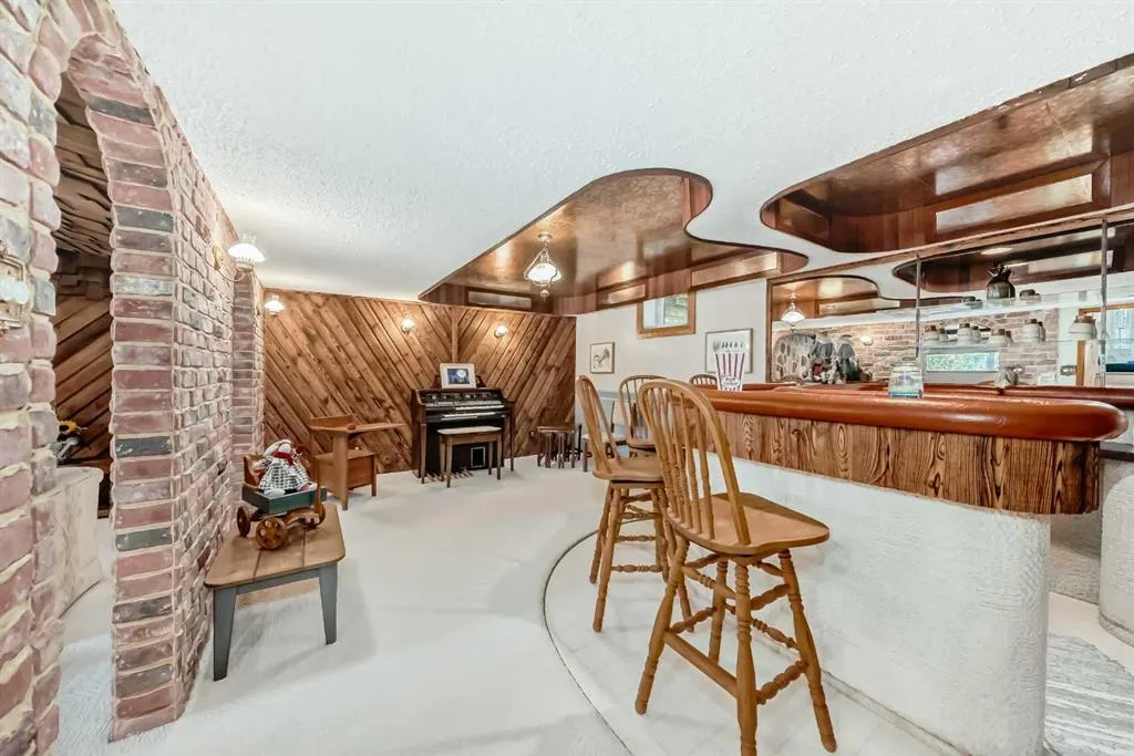 3919 39 Street Close