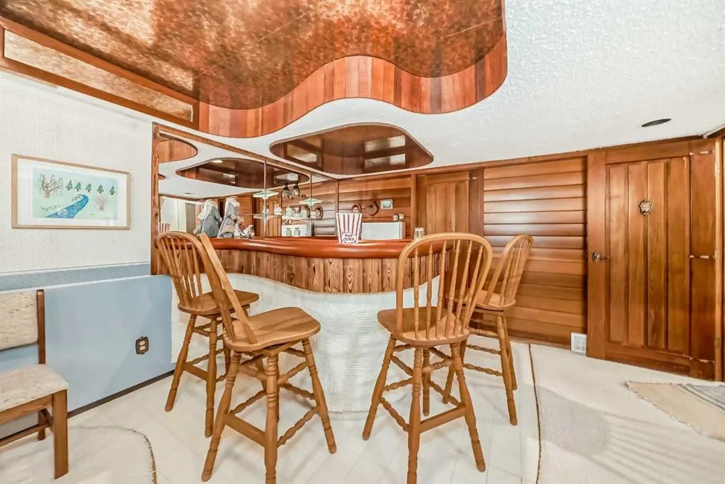 3919 39 Street Close
