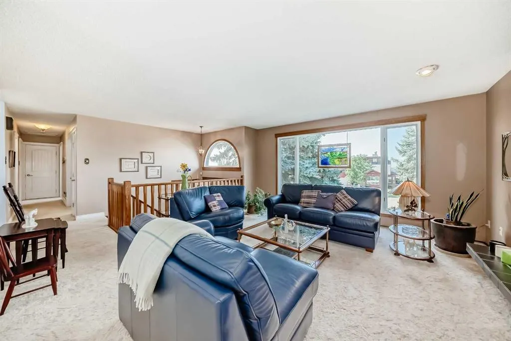 3919 39 Street Close