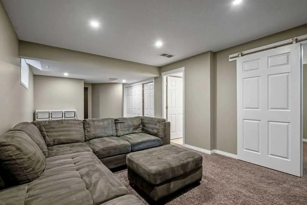 275 Cougar Plateau Way SW