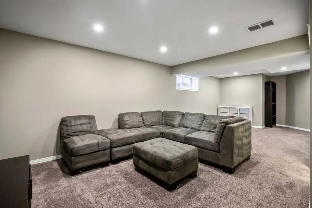 275 Cougar Plateau Way SW