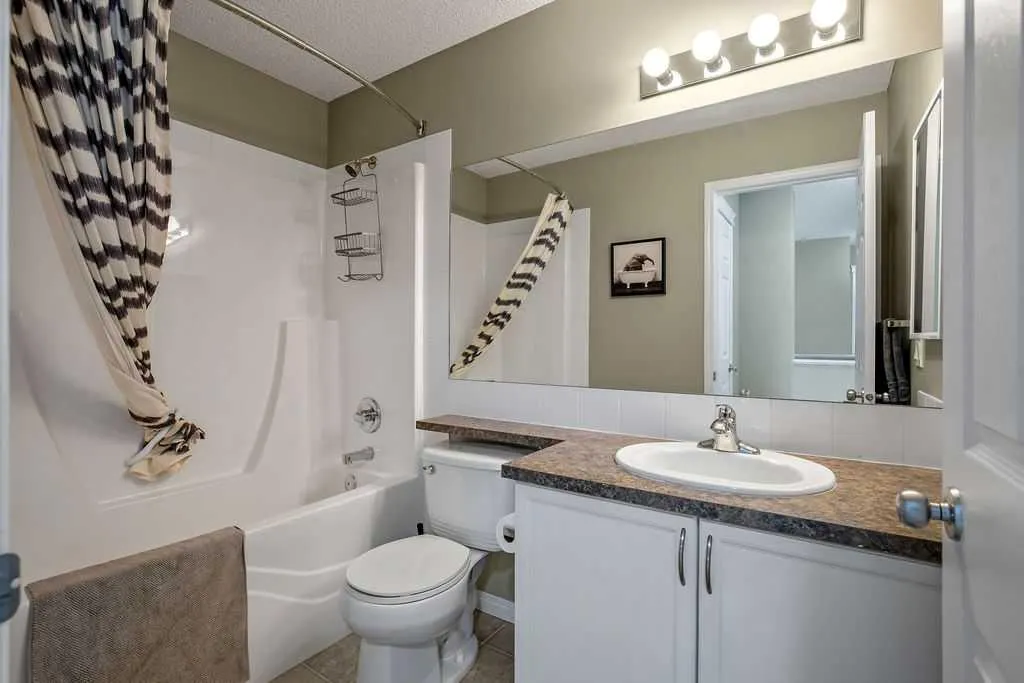 275 Cougar Plateau Way SW