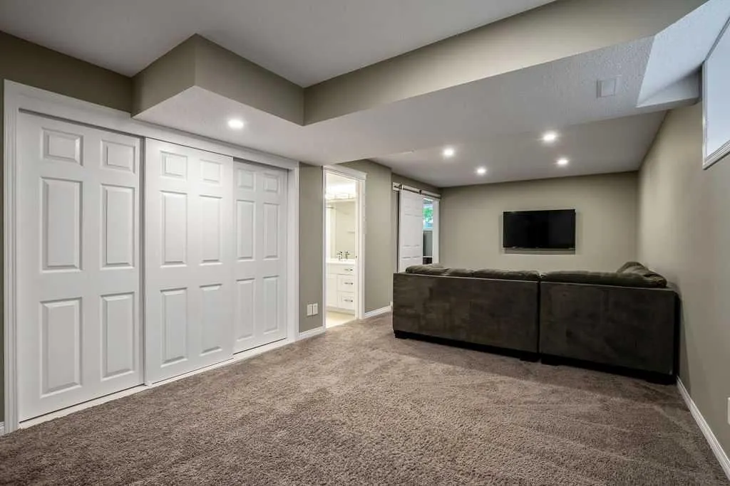 275 Cougar Plateau Way SW