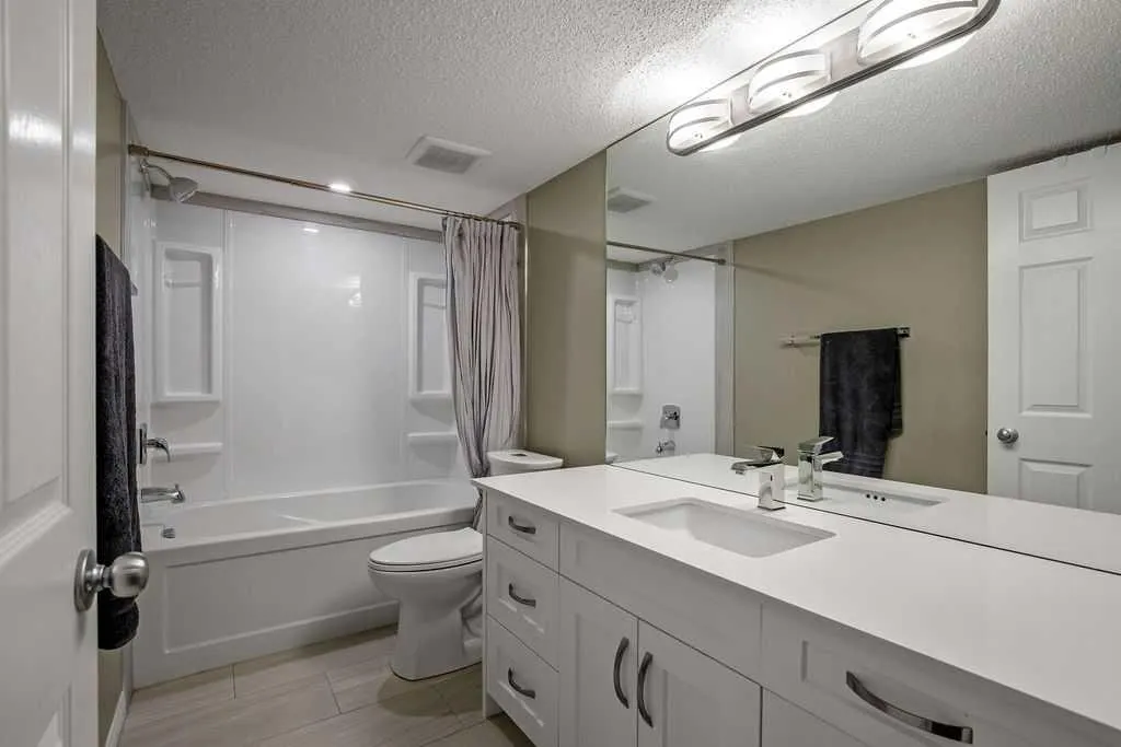 275 Cougar Plateau Way SW