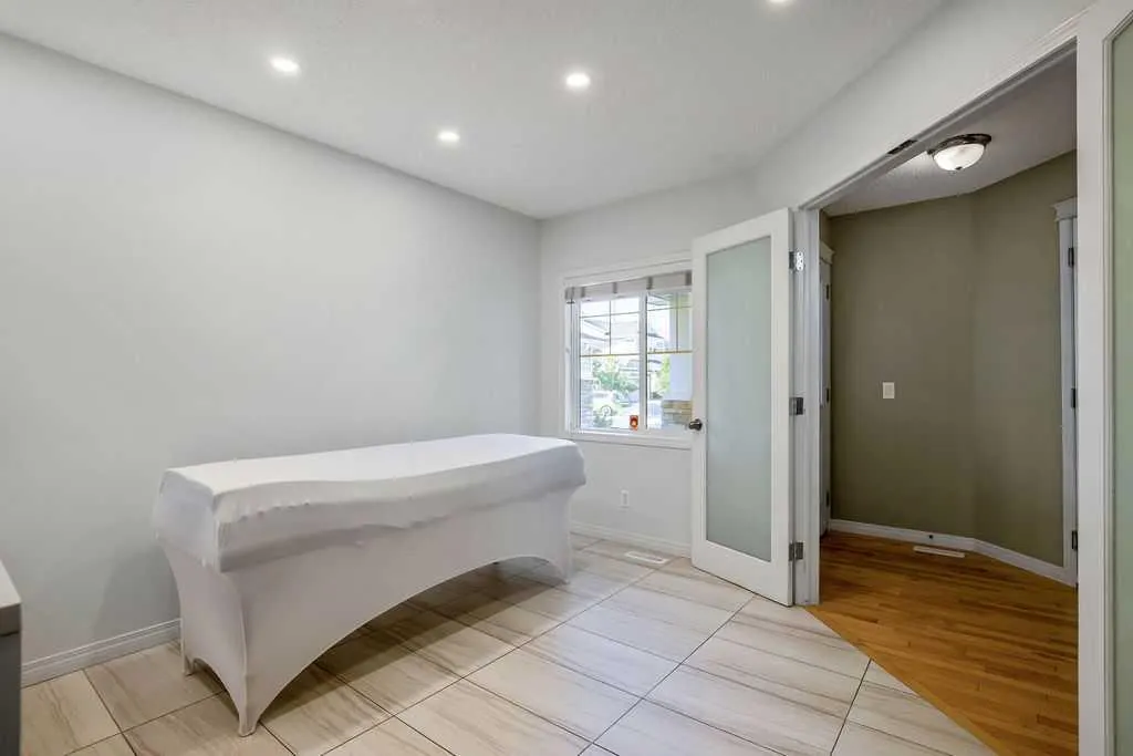 275 Cougar Plateau Way SW