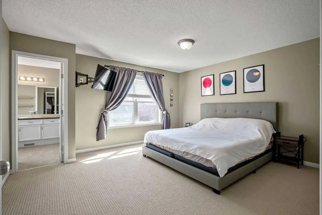 275 Cougar Plateau Way SW