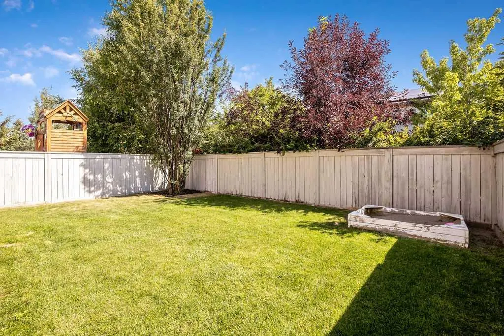 275 Cougar Plateau Way SW