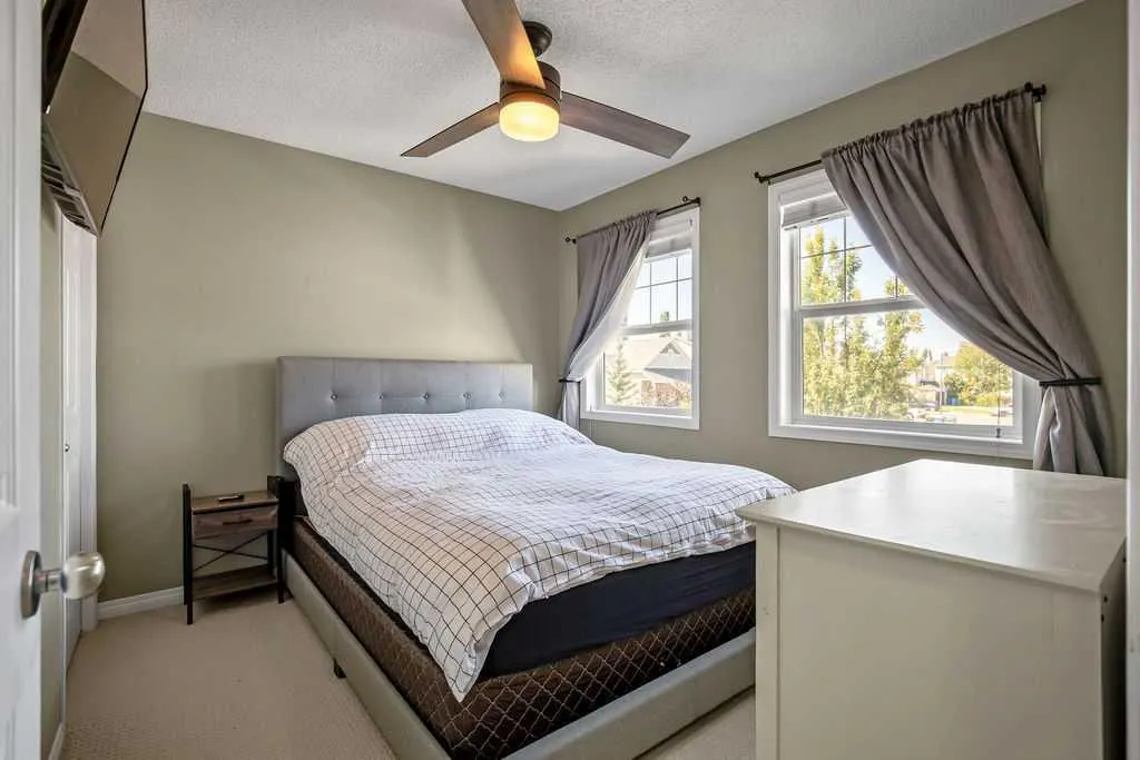 275 Cougar Plateau Way SW