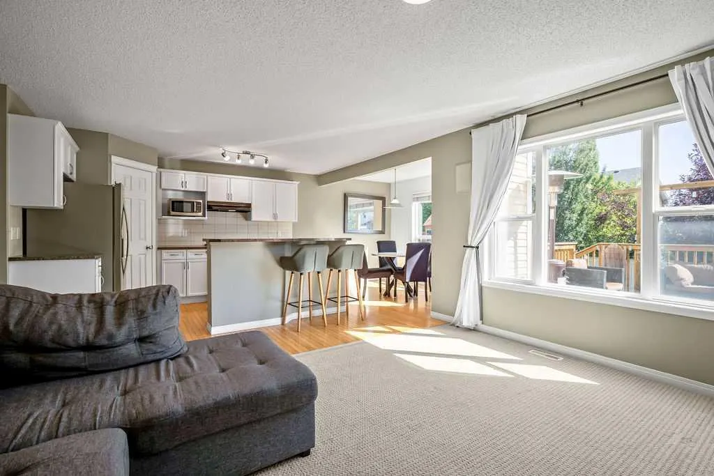 275 Cougar Plateau Way SW