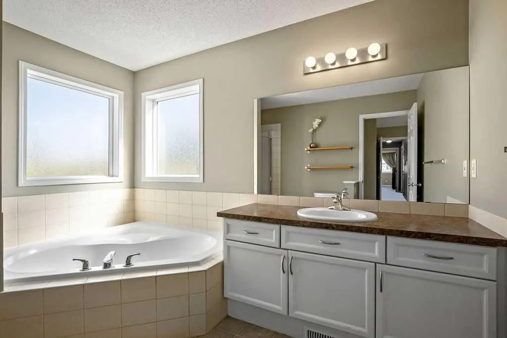 275 Cougar Plateau Way SW