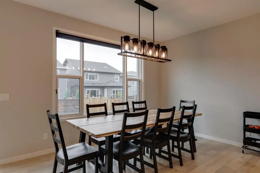 17 Howse Terrace NE