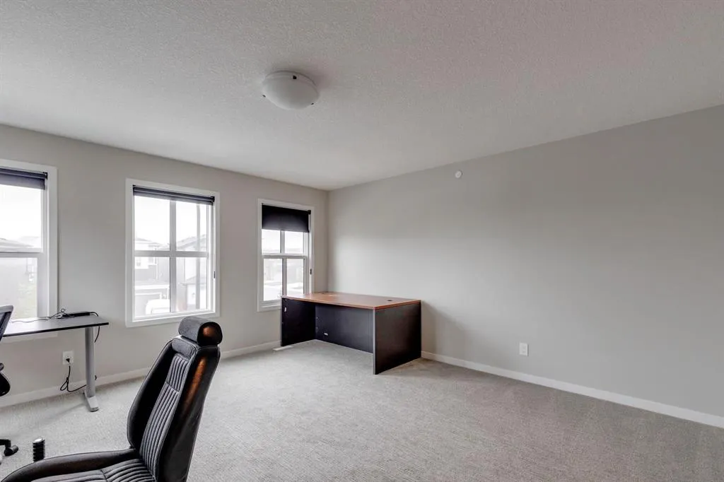 17 Howse Terrace NE