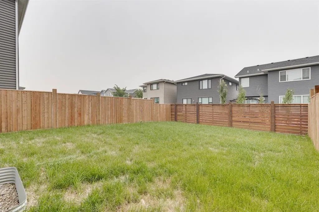 17 Howse Terrace NE