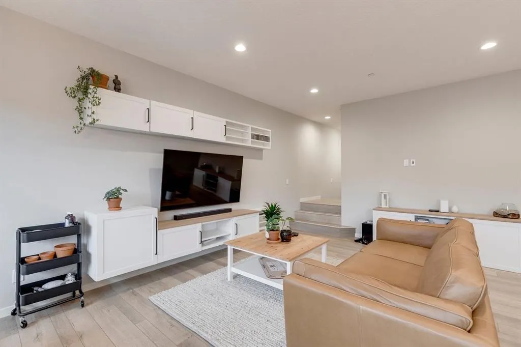 17 Howse Terrace NE