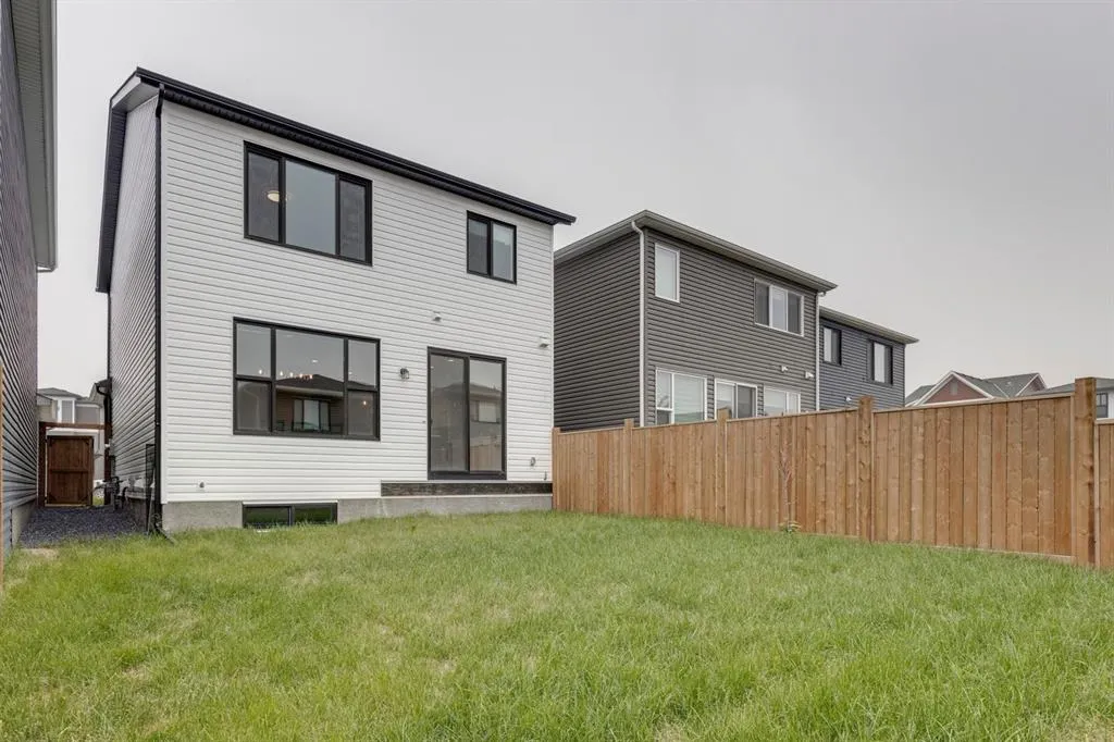 17 Howse Terrace NE