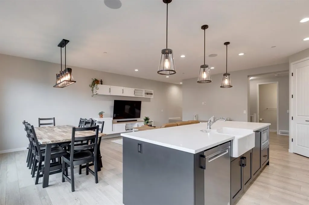 17 Howse Terrace NE