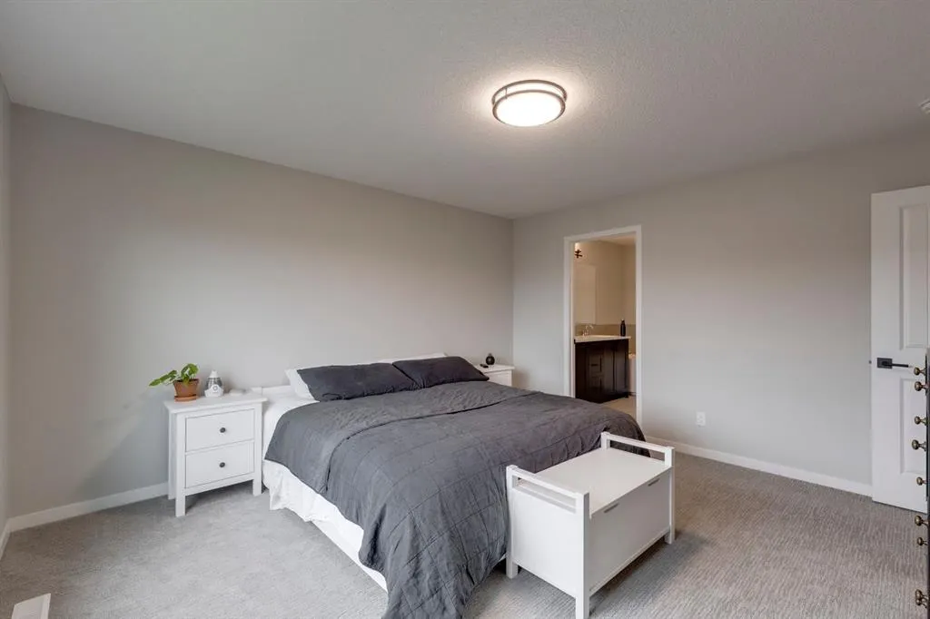 17 Howse Terrace NE