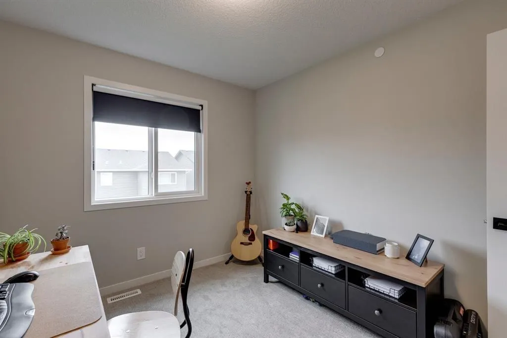 17 Howse Terrace NE