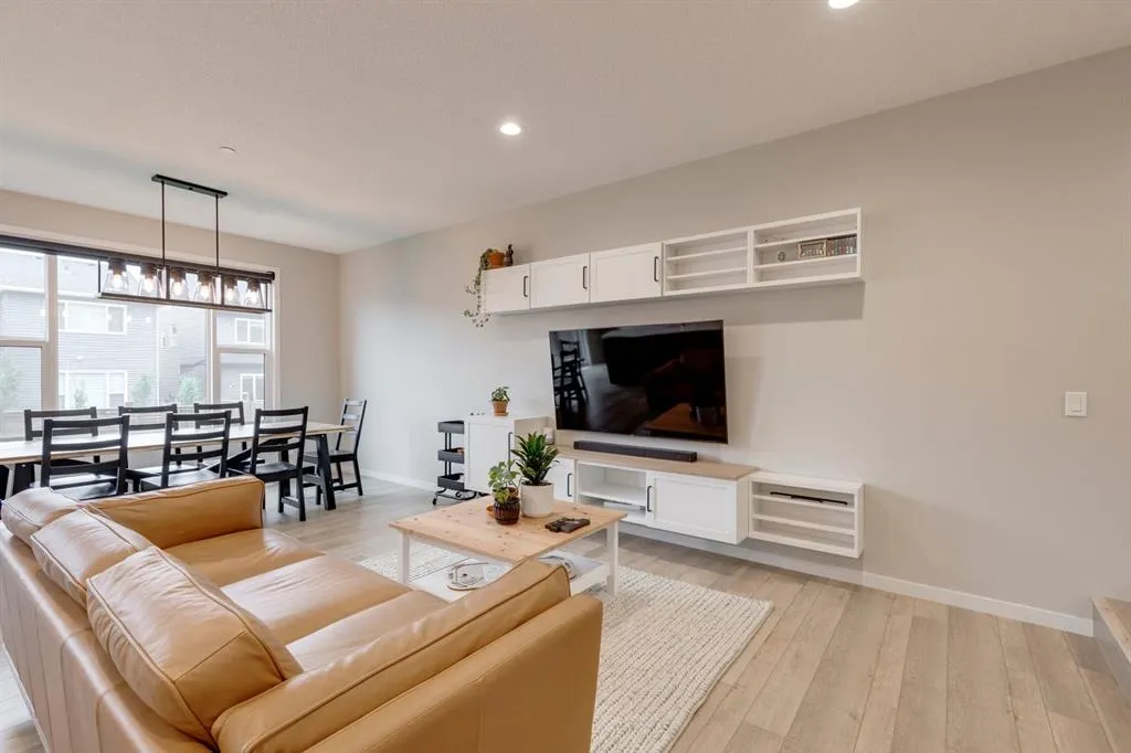 17 Howse Terrace NE