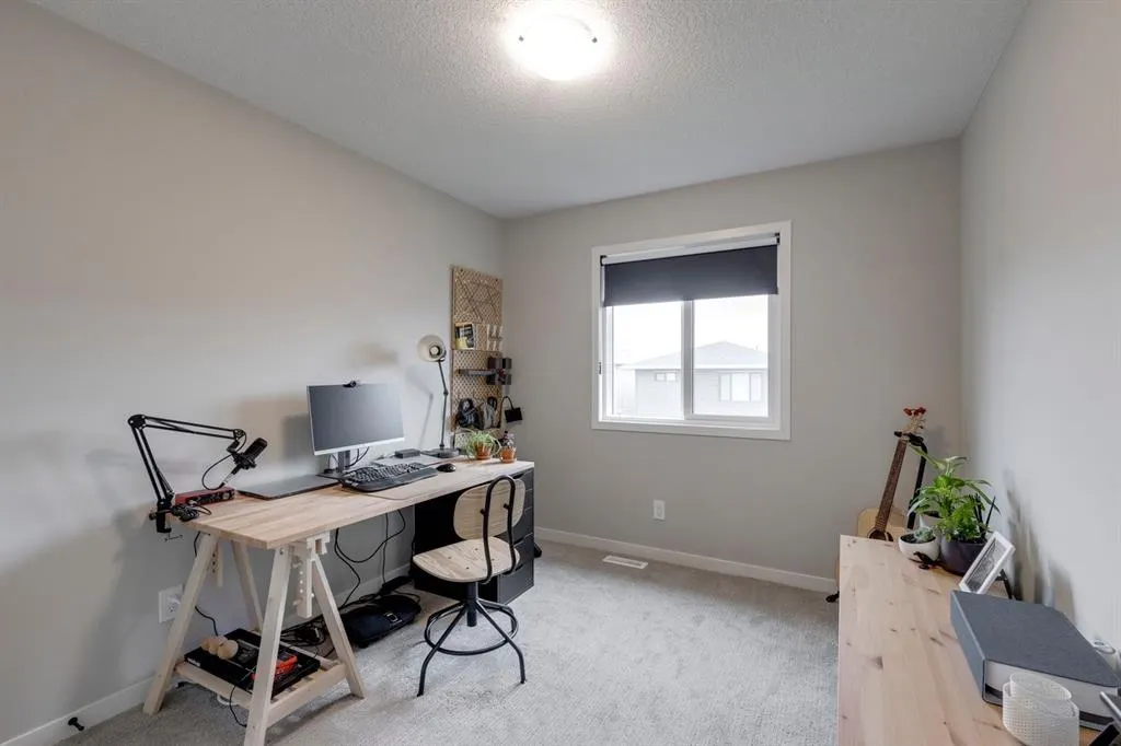 17 Howse Terrace NE