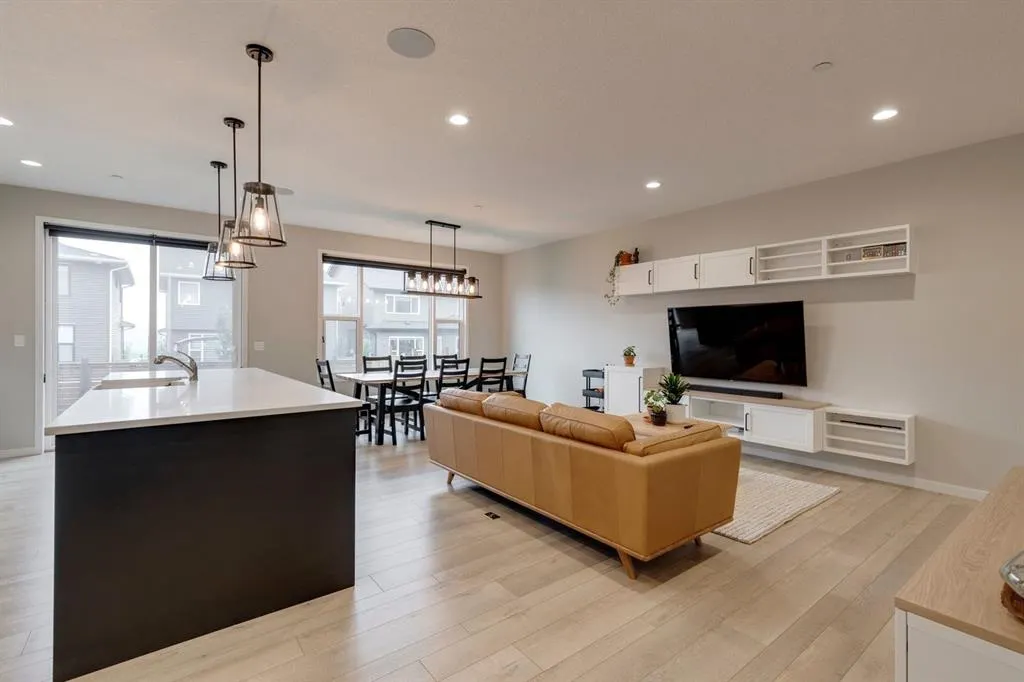 17 Howse Terrace NE