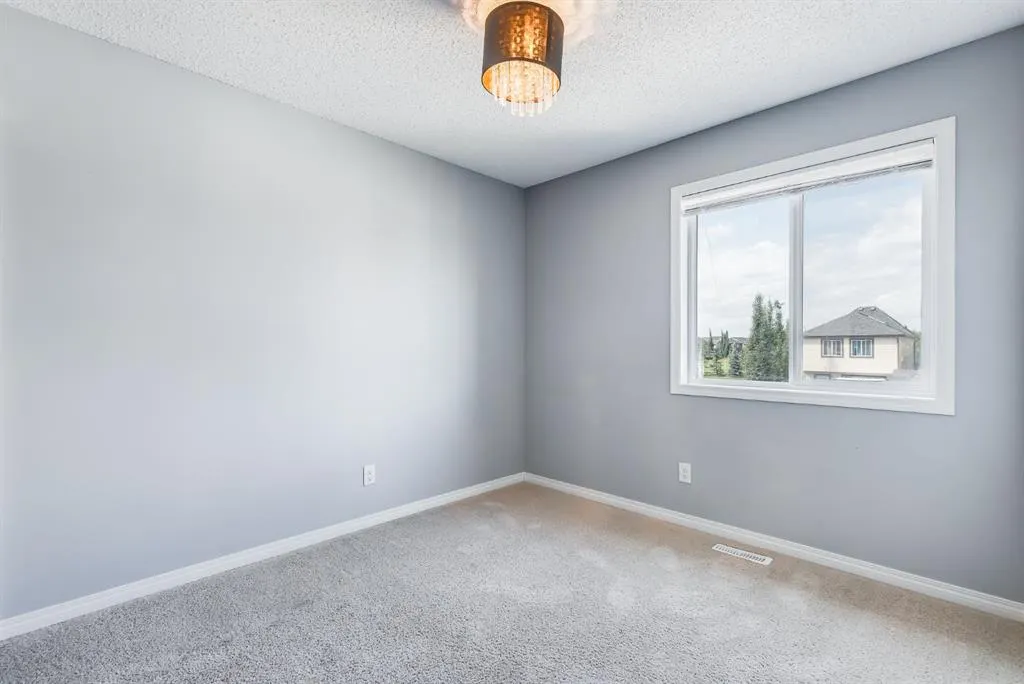 267 Cranford Close SE