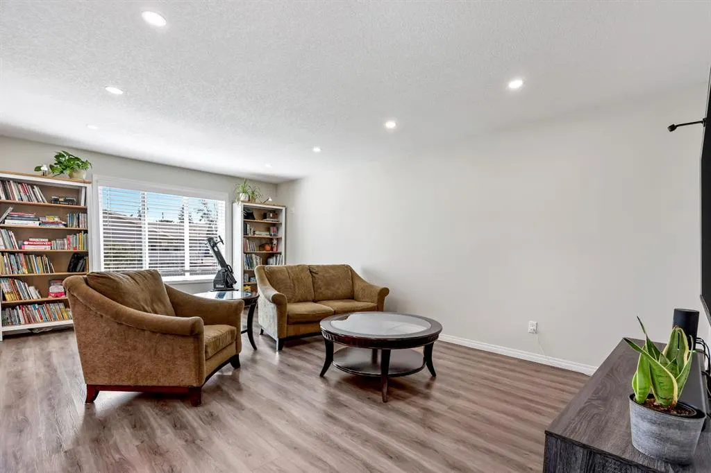 10 Poplar Ridge Close