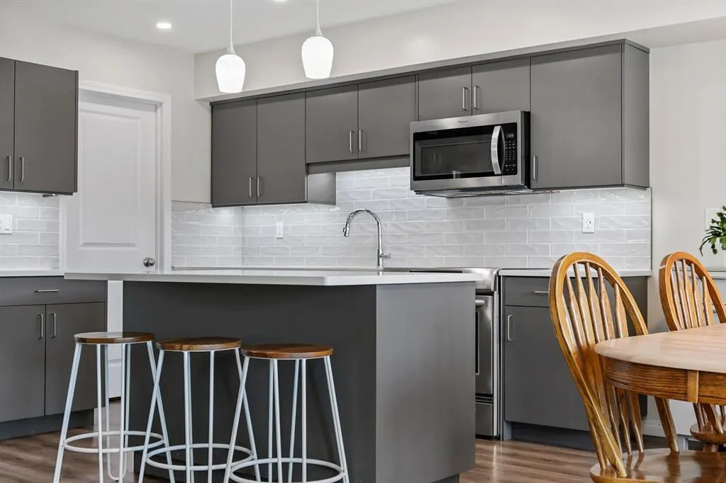 10 Poplar Ridge Close