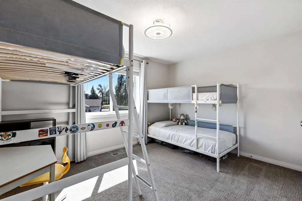 10 Poplar Ridge Close