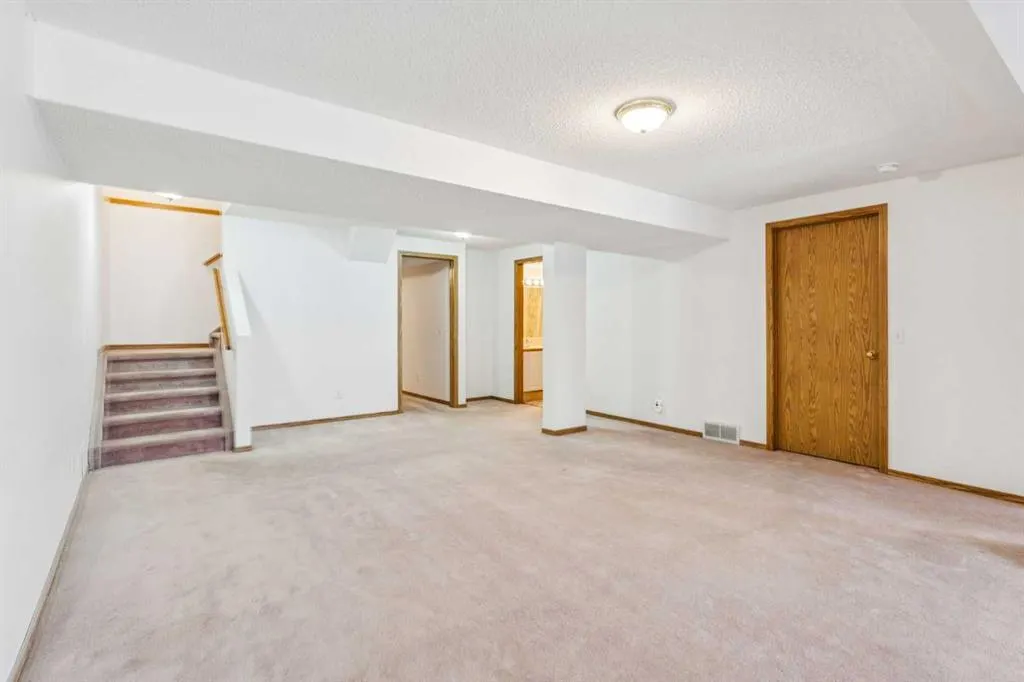 38 Somervale Point SW