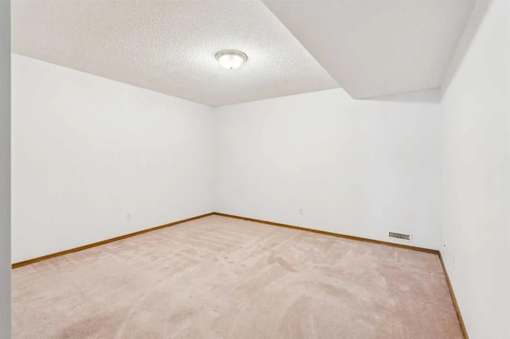 38 Somervale Point SW