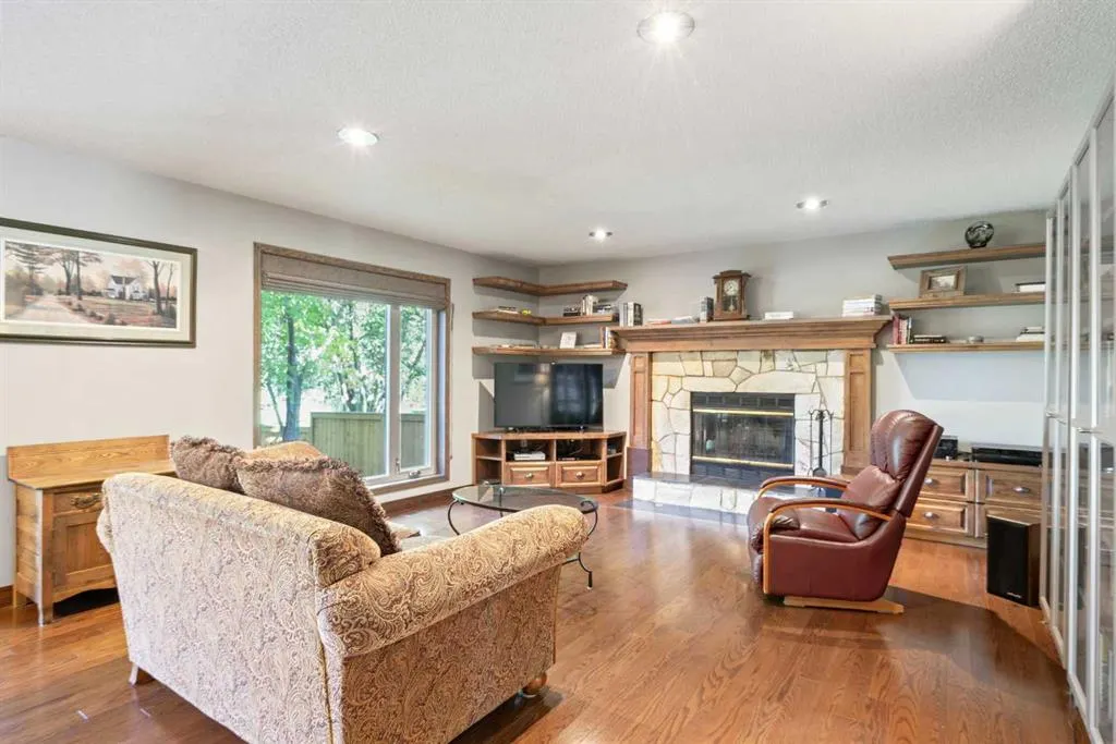 2115 Douglasbank Crescent SE
