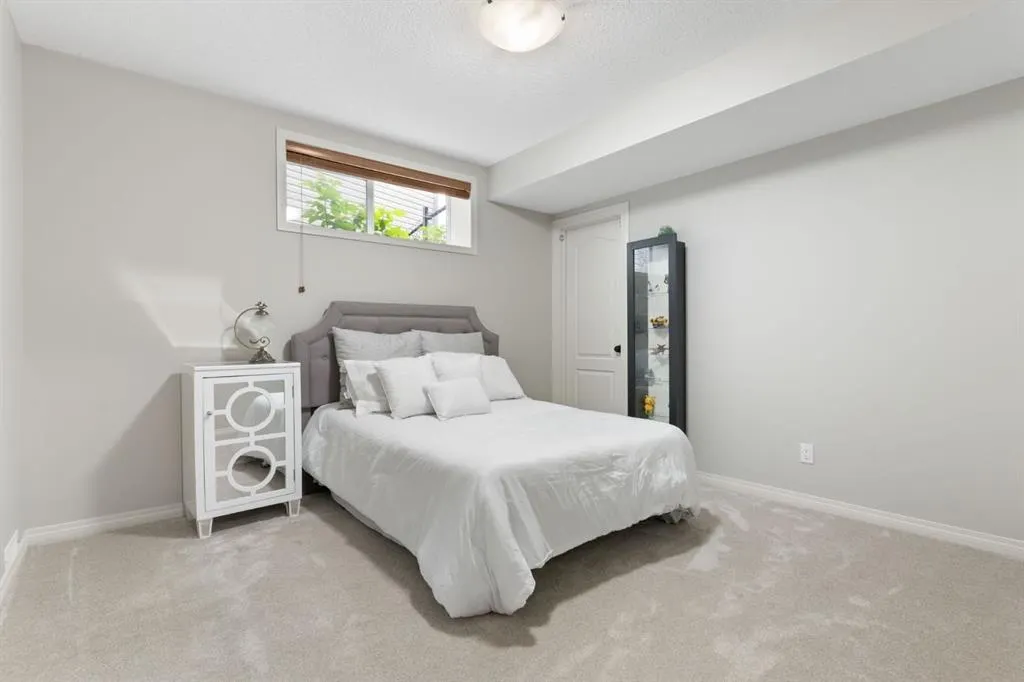 46 Crestbrook Hill SW