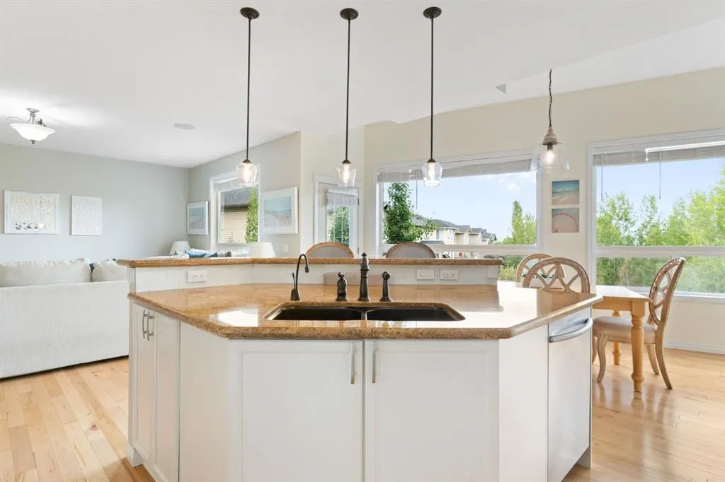 46 Crestbrook Hill SW