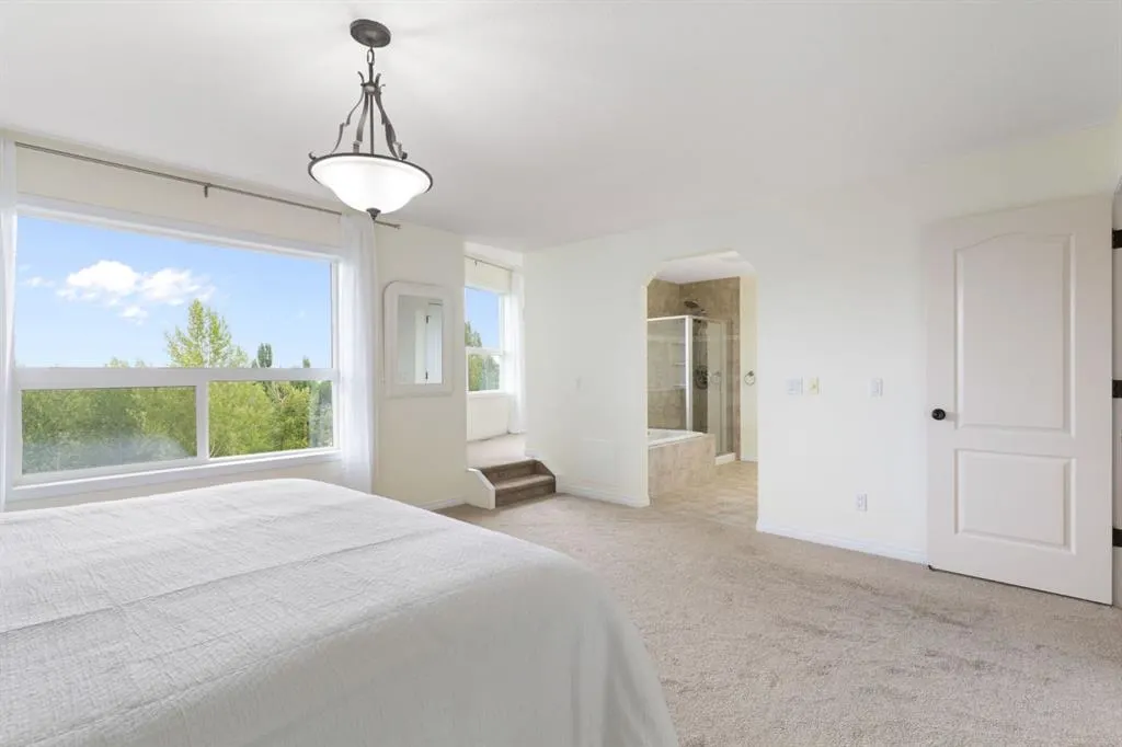 46 Crestbrook Hill SW