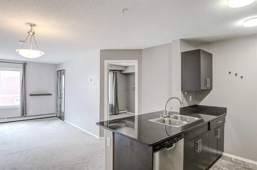 195 Kincora  Glen Road NW, #221