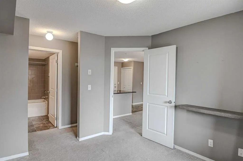 195 Kincora  Glen Road NW, #221