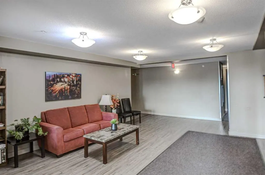 195 Kincora  Glen Road NW, #221