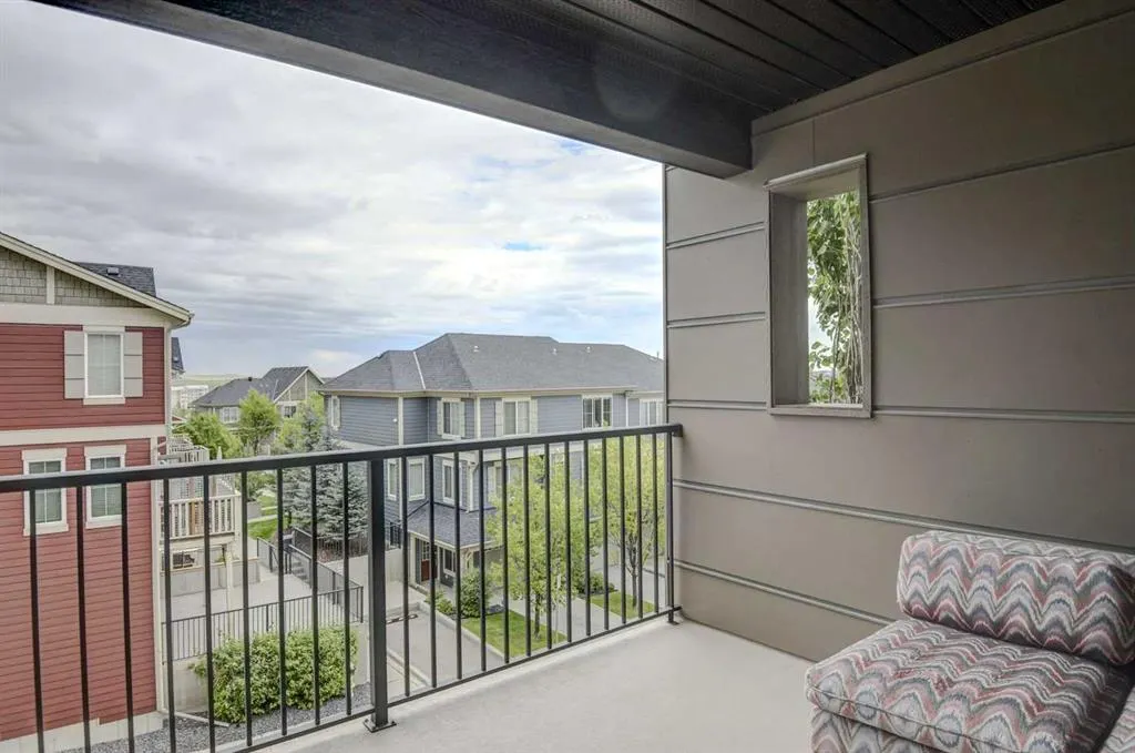 195 Kincora  Glen Road NW, #221