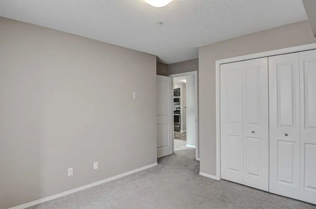 195 Kincora  Glen Road NW, #221