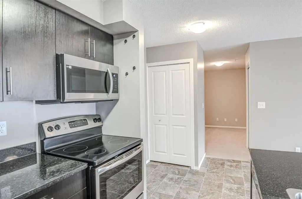 195 Kincora  Glen Road NW, #221