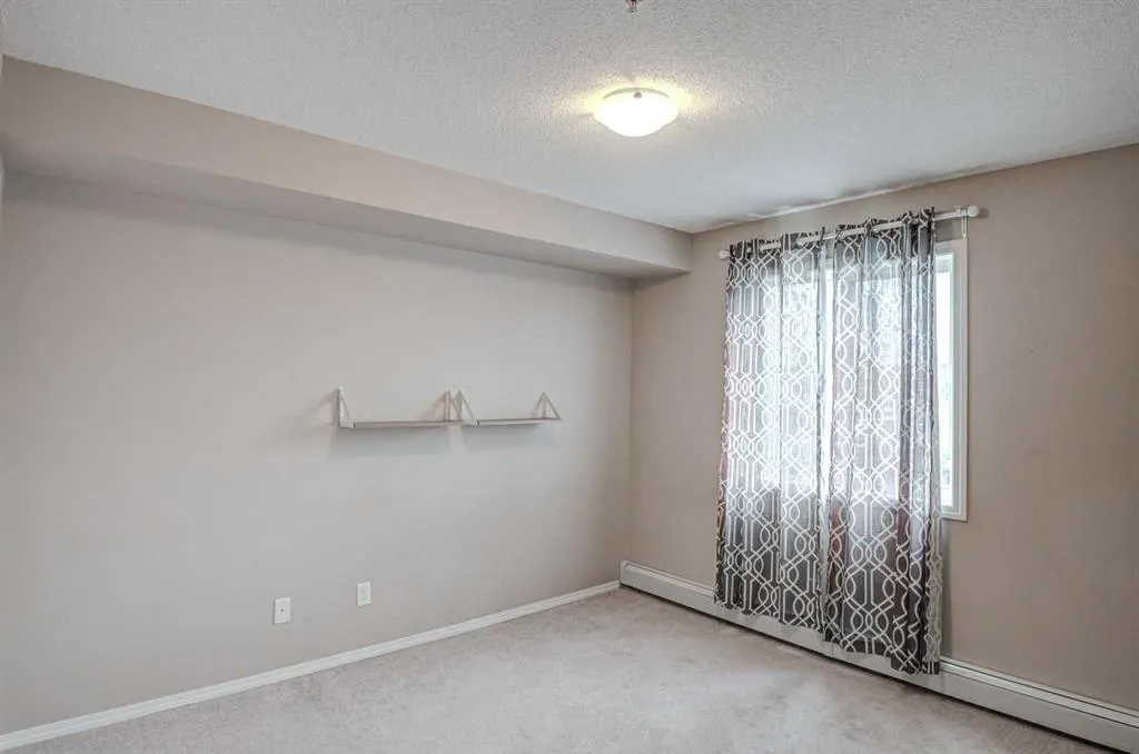 195 Kincora  Glen Road NW, #221