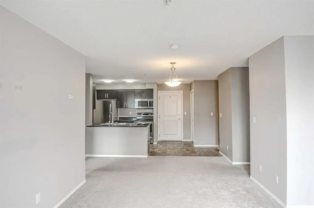 195 Kincora  Glen Road NW, #221